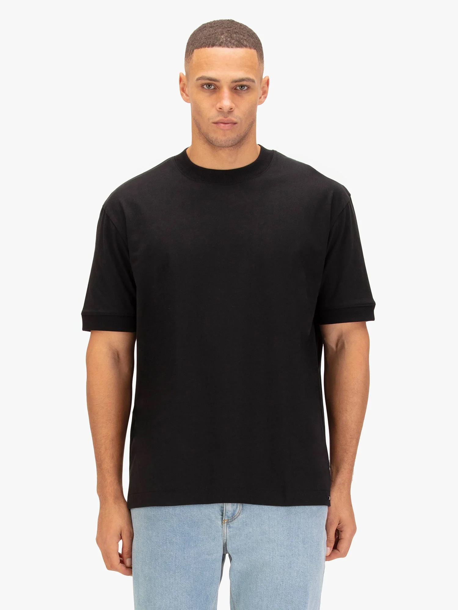 WHO WEARS THE T-SHIRT - Image 2