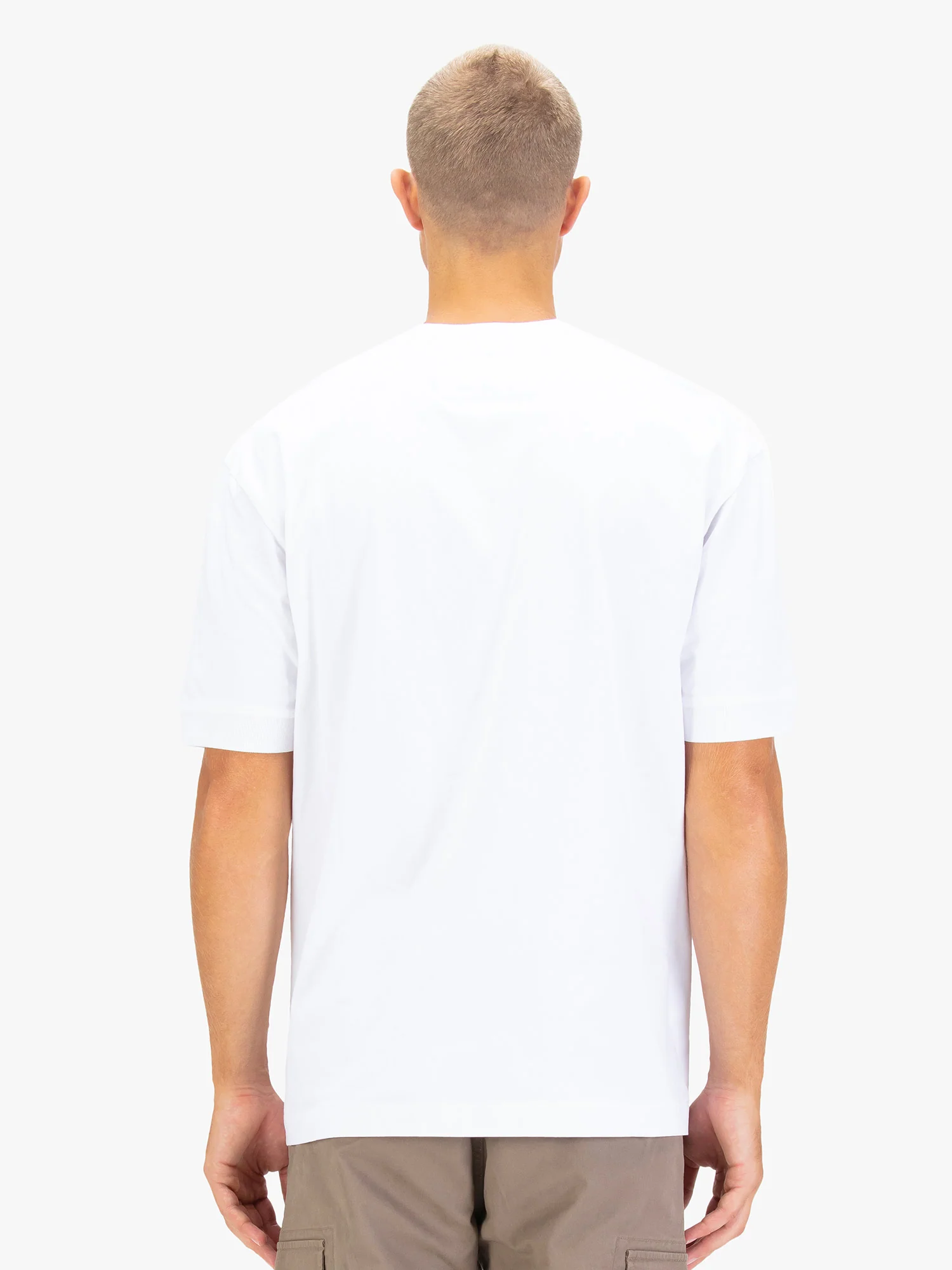 WHO WEARS THE T-SHIRT - Image 4