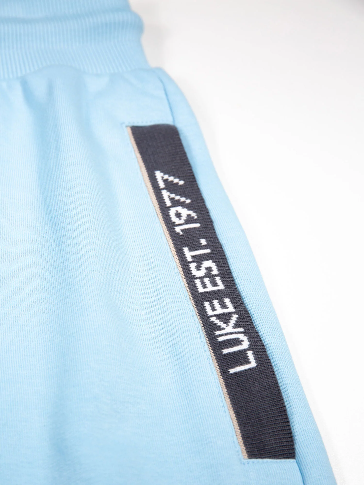 REID TEXT DETAIL SHORTS - Image 7