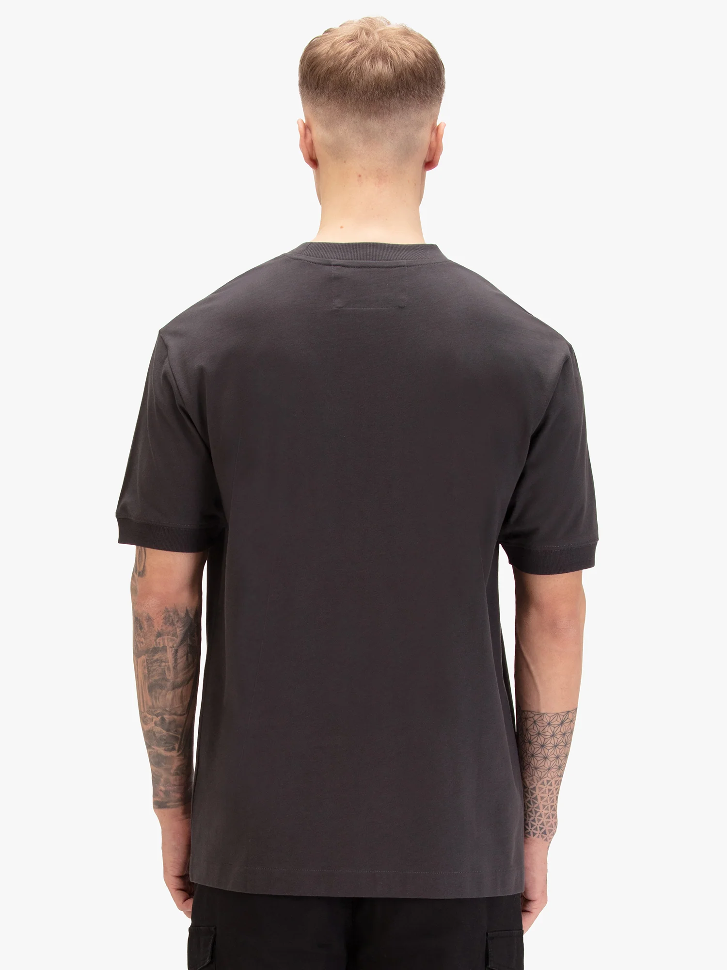 WHO WEARS THE T-SHIRT - Image 4