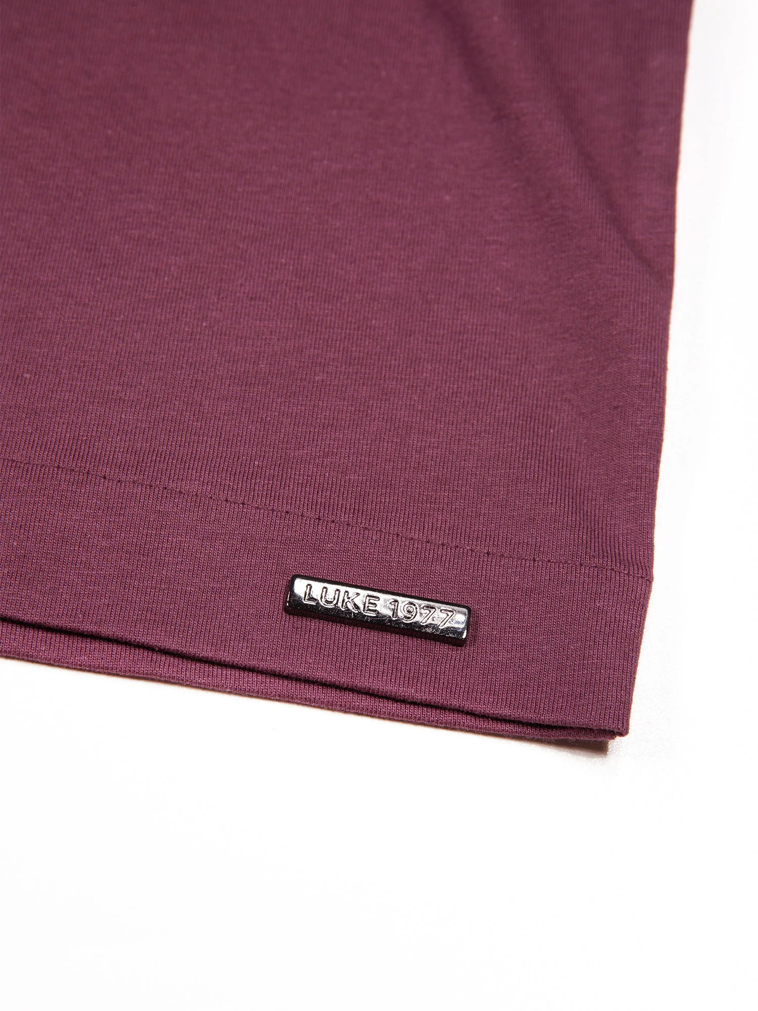 WHO WEARS THE T-SHIRT - Image 8